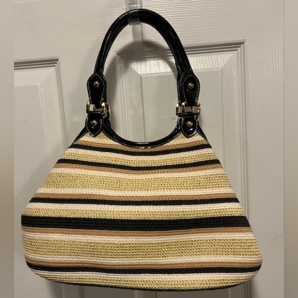 Unbranded woven shoulder Bag. Preloved great condition!